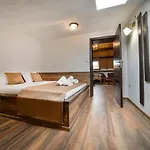 فندق Antique - Free Private Parking 3*