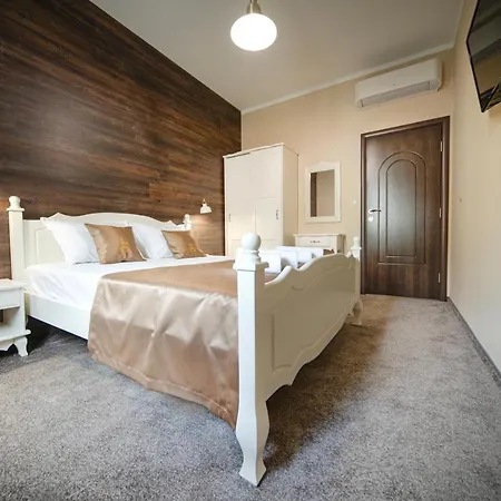 Antique - Free Private Parking