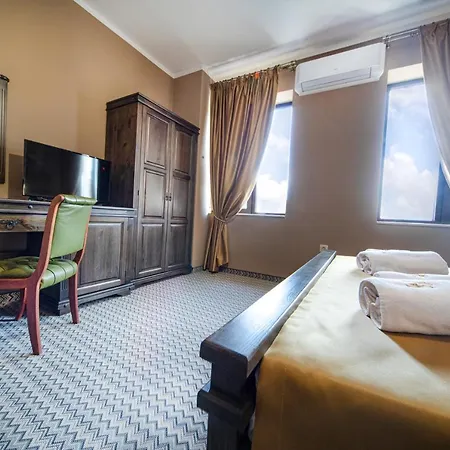 Antique - Free Private Parking Hotel 3*