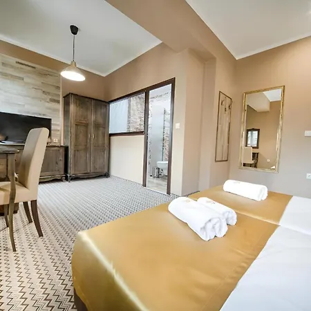 Antique - Free Private Parking 酒店 3*