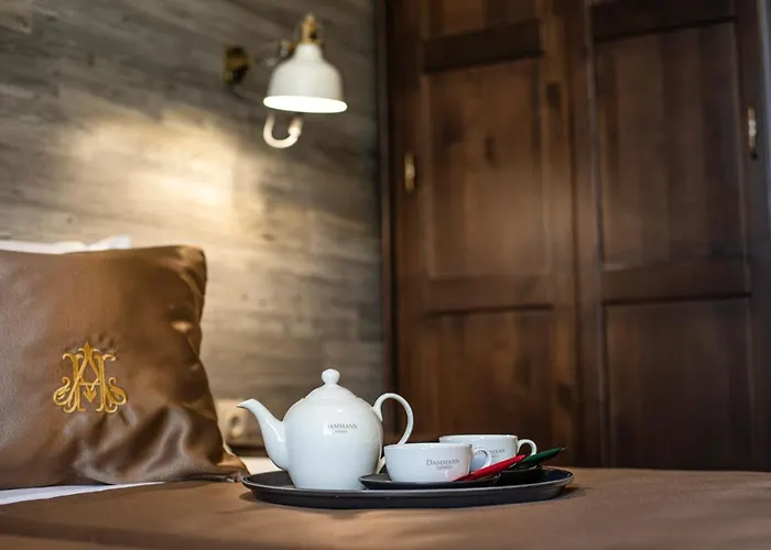 Antique - Free Private Parking