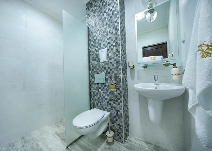 Antique - Free Private Parking