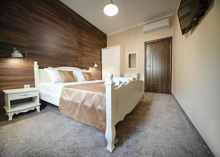 Antique - Free Private Parking