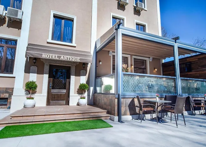 Antique - Free Private Parking