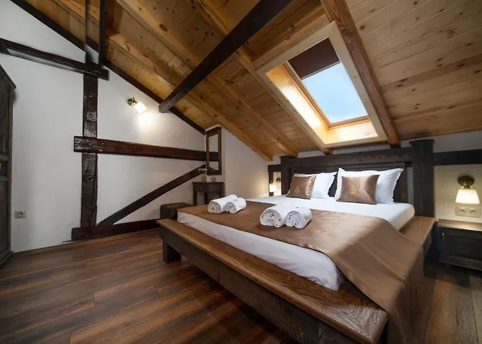 Antique - Free Private Parking