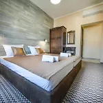 Antique - Free Private Parking Otel