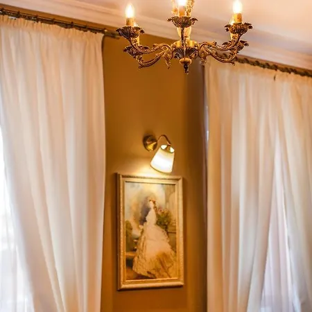 Hotel Antique - Free Private Parking 3*