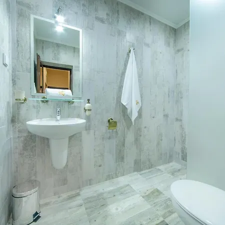 Antique - Free Private Parking Otel