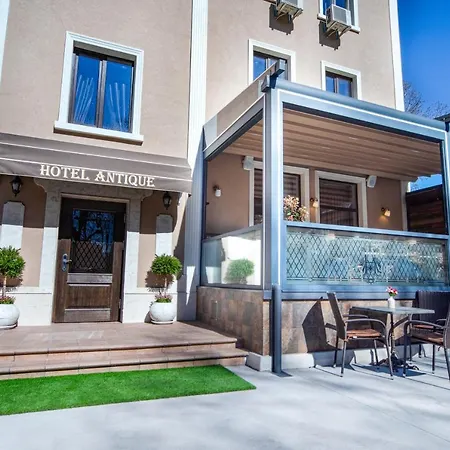 Antique - Free Private Parking