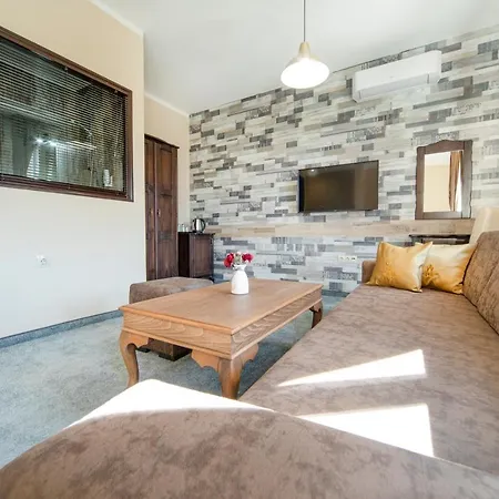 Antique - Free Private Parking Otel 3*