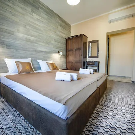 Antique - Free Private Parking Hotel