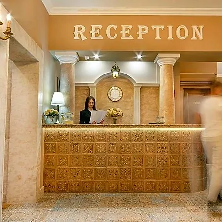 Antique - Free Private Parking Hotel