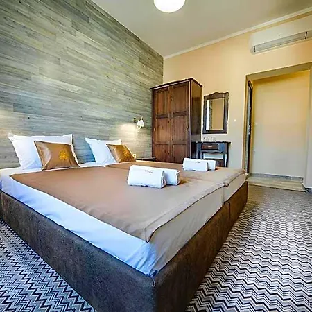 Hotel Antique - Free Private Parking 3*
