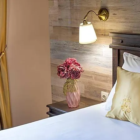 Hotel Antique - Free Private Parking 3*