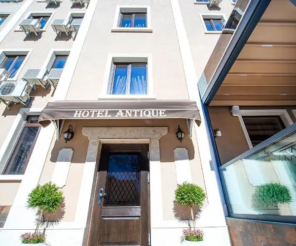 Antique - Free Private Parking Готель 3*