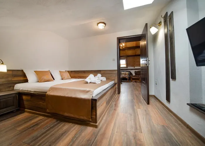 Готель Antique - Free Private Parking 3*