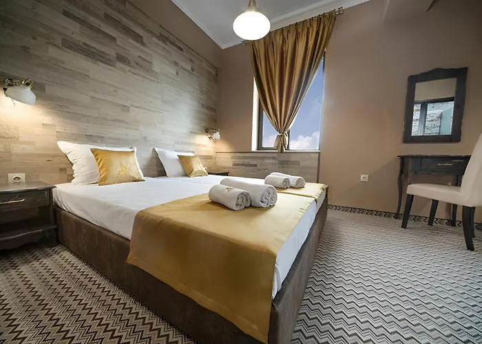 Antique - Free Private Parking