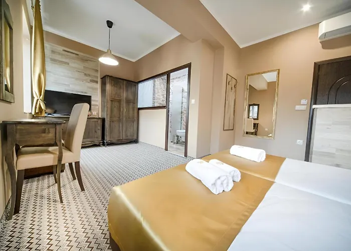 Antique - Free Private Parking Готель 3*