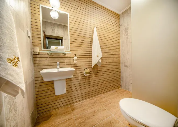 Antique - Free Private Parking Готель